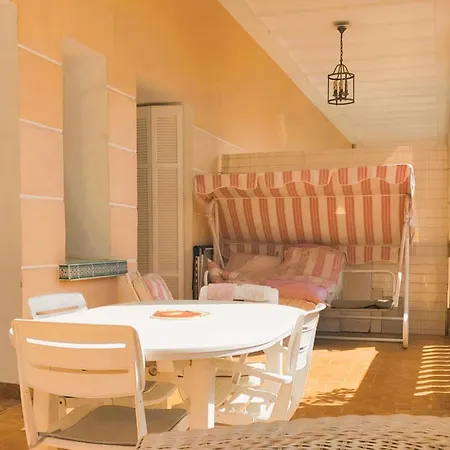 Paisible Avec Piscine Et Vue Imprenable Appartement