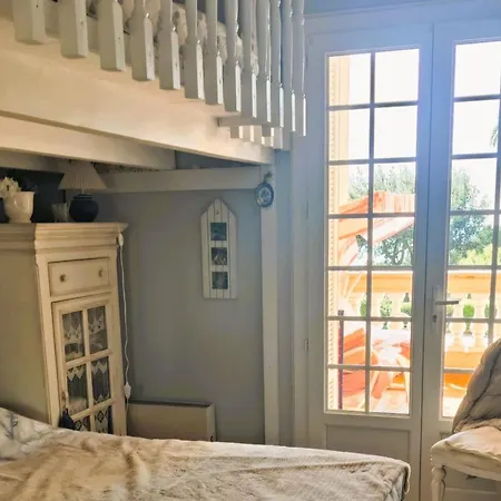 Paisible Avec Piscine Et Vue Imprenable Appartement