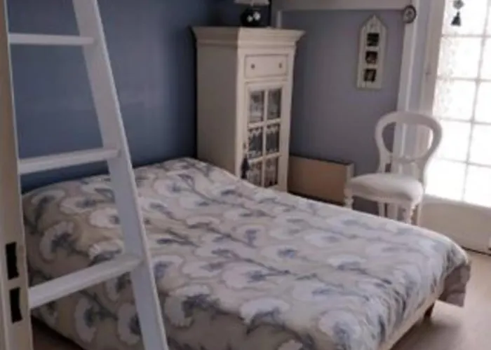 Peaceful With Pool And Stunning Views Appartamento Hyères