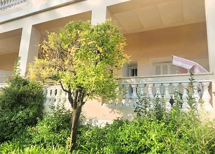 Peaceful With Pool And Stunning Views Appartamento Hyères